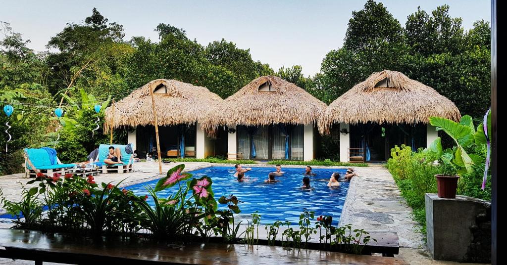 Review NoMadders Ha Giang Resort